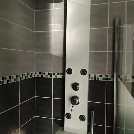 Maison En Centre Au Calme Nyaraló *